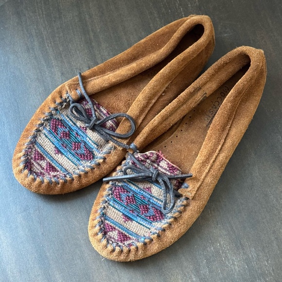 Minnetonka Embroidered Aztec Boho Moccasin Flat - Size 8 - EUC Brown Suede - Picture 9 of 10